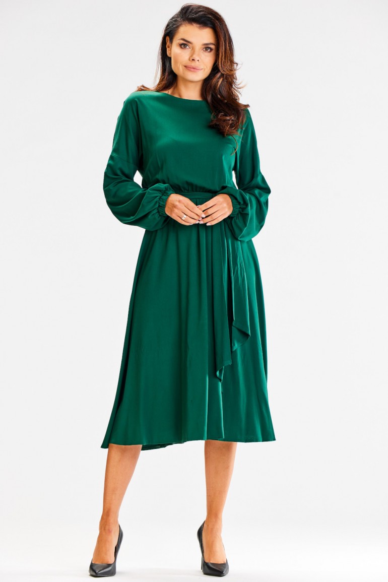 CM7505 Rozkloszowana sukienka z wiązaniem w talii - butelkowa zieleń