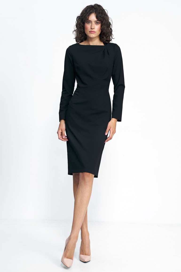 CM7532 Elegancka sukienka z zakładkami w dekolcie - czarna