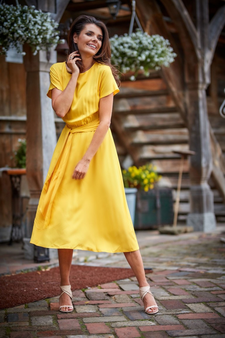 CM4495 Sukienka midi z rękawem kimono - żółta
