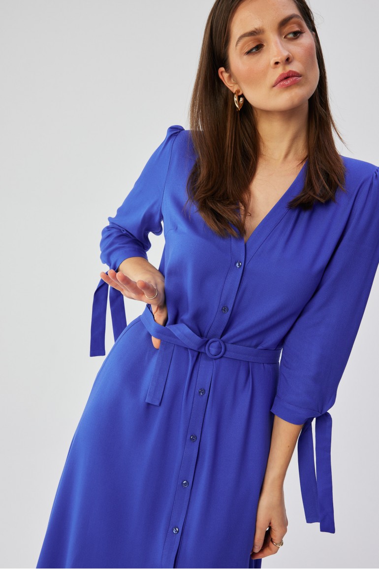 CM8057 Wiskozowa sukienka midi z wiązanymi mankietami - niebieska