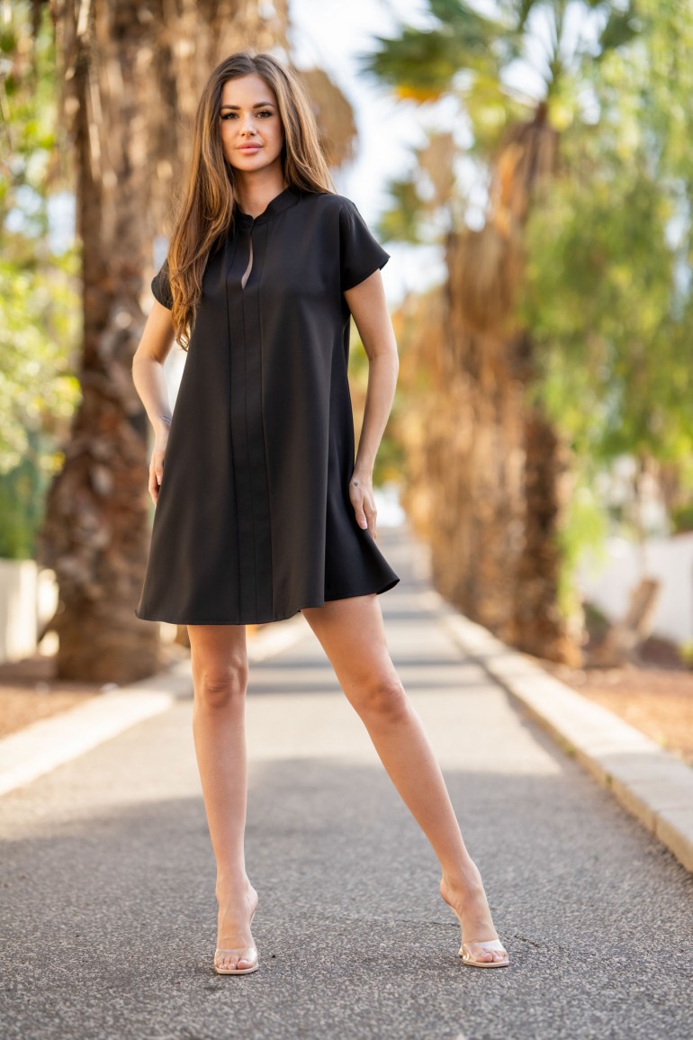 CM7908 Trapezowa sukienka mini z krótkim rękawem - czarna