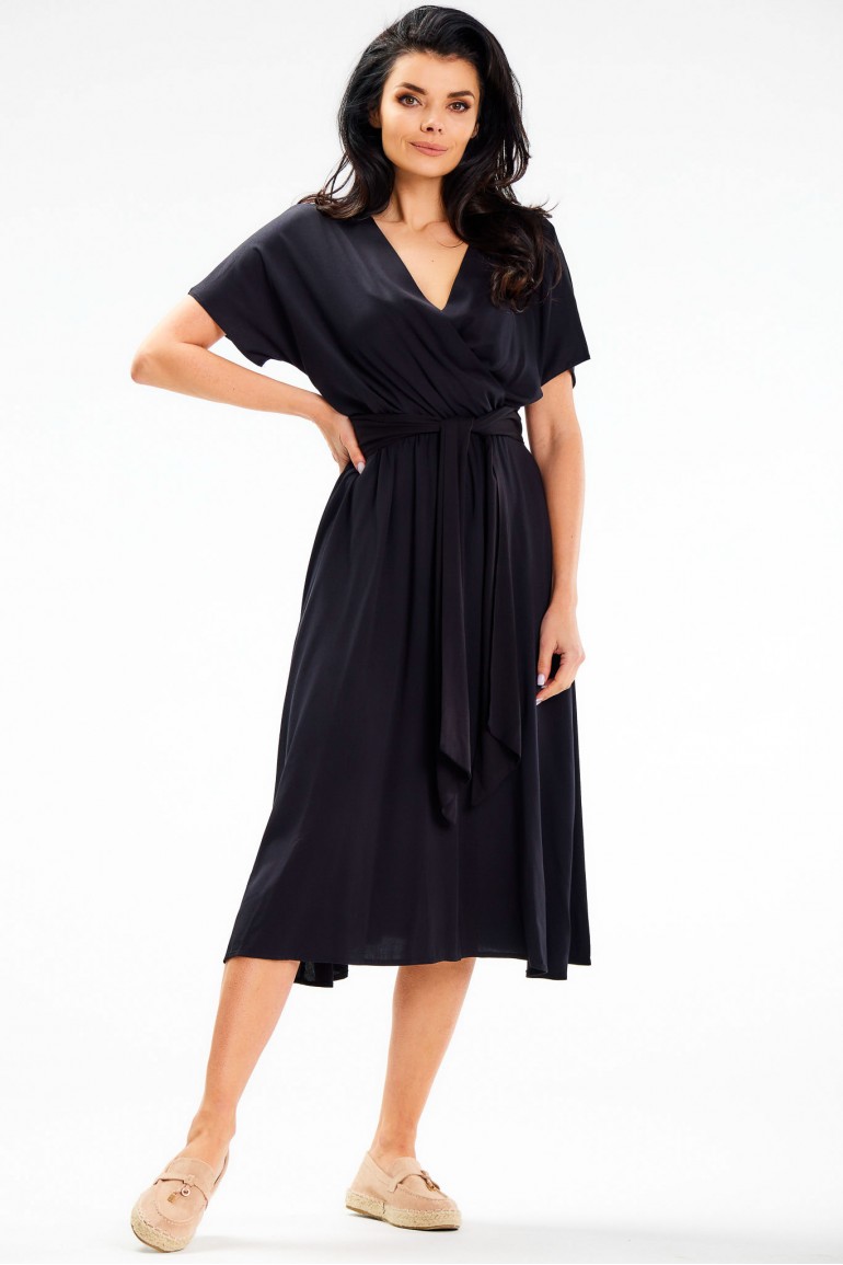 CM7915 Rozkloszowana sukienka midi z kopertową górą - czarna
