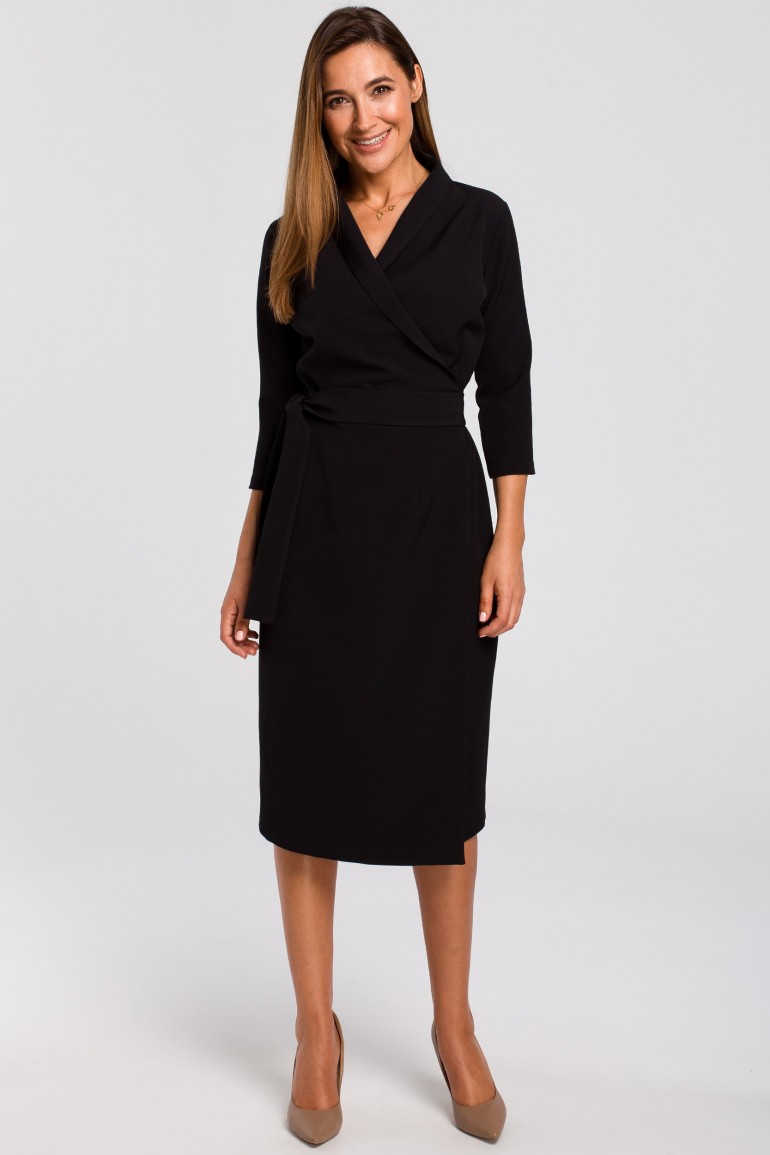 CM4637 Kopertowa sukienka z paskiem w talii - czarna