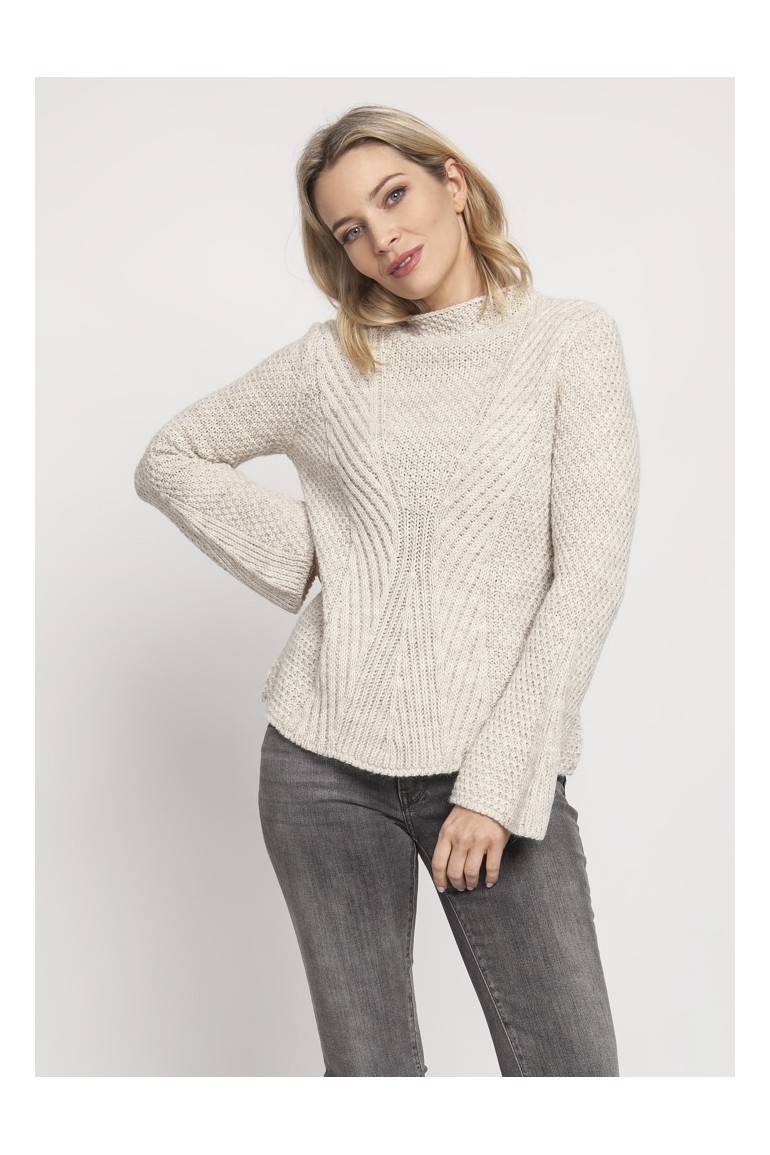 CM4672 Kobiecy sweter z rozszerzanymi rękawami - beżowy