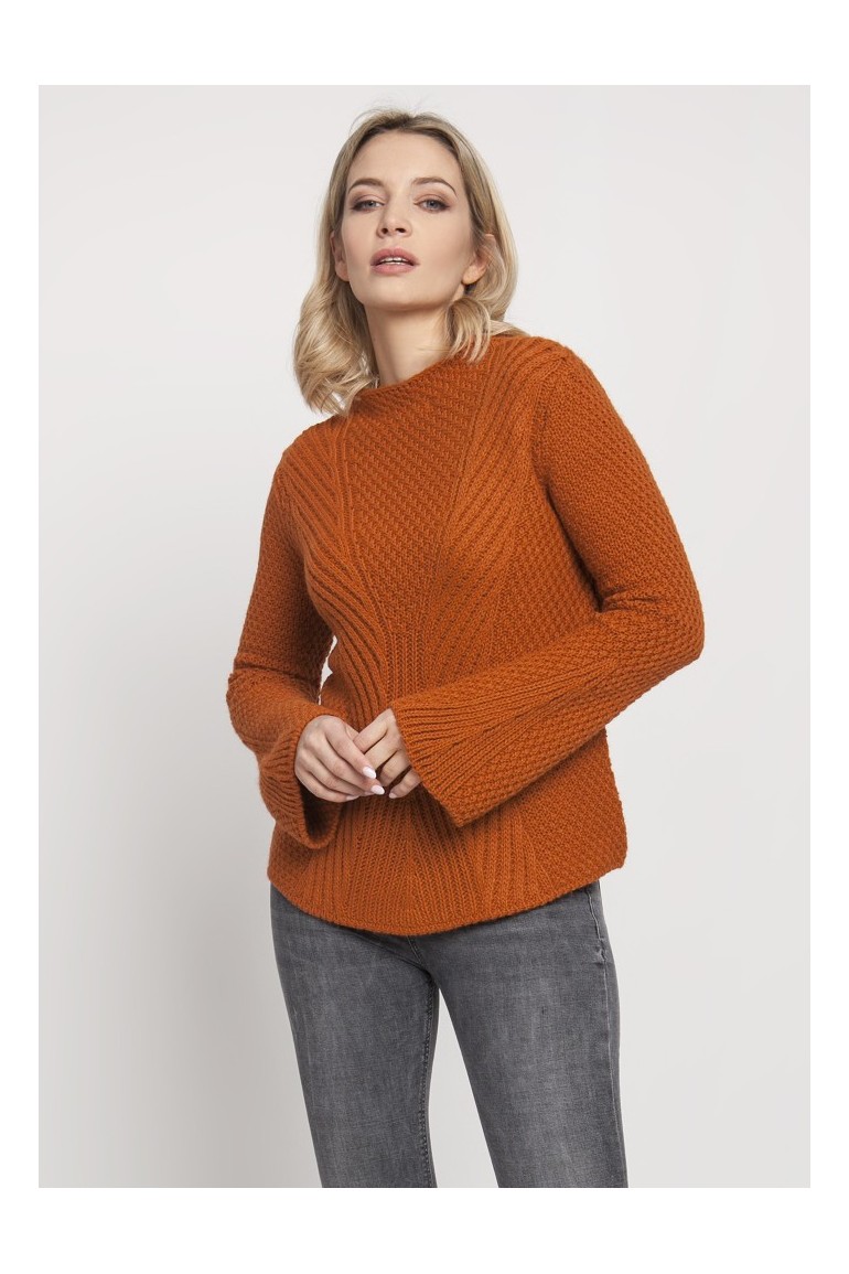 CM4672 Kobiecy sweter z rozszerzanymi rękawami - karmelowy