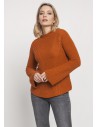 Kobiecy sweter z rozszerzanymi rękawami - karmelowy