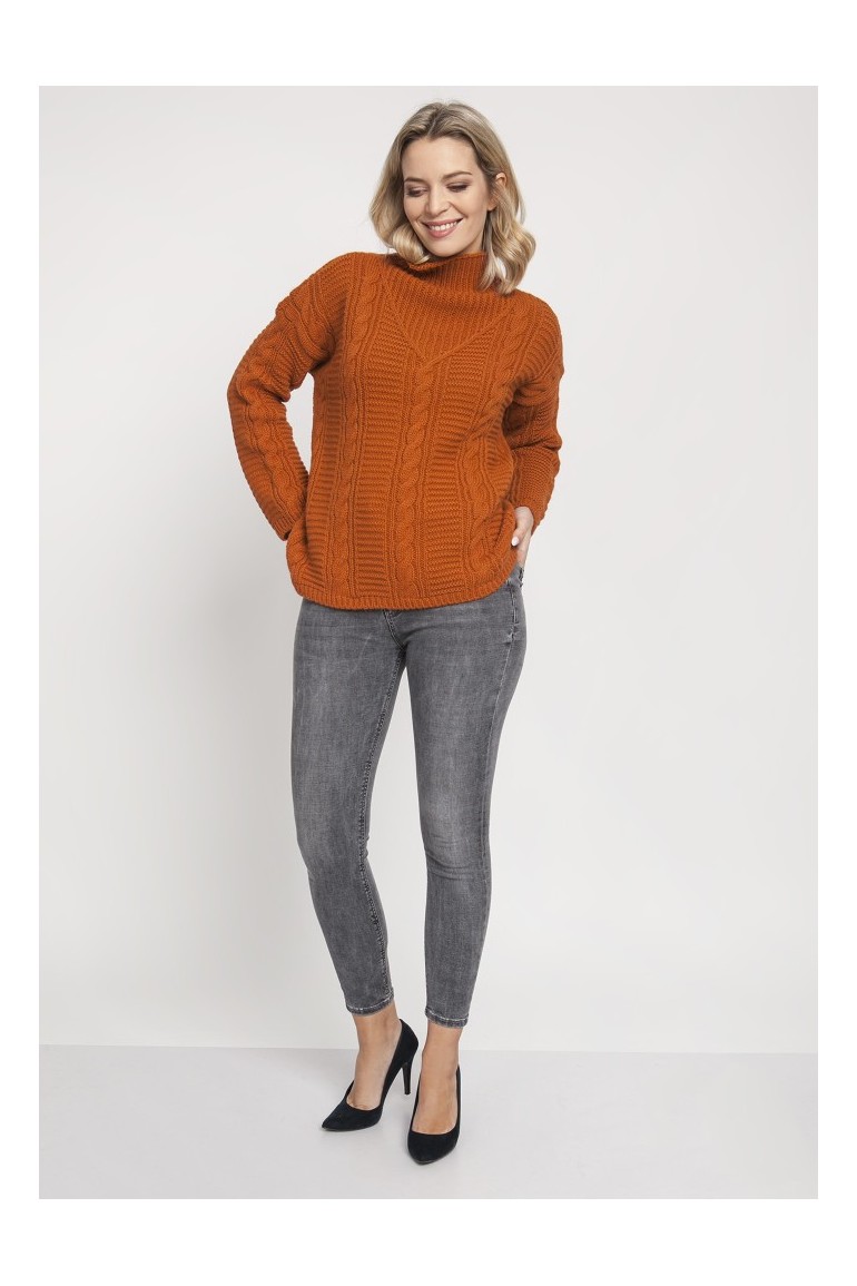 CM4674 Dzianinowy sweter z golfem oversize - karmelowy
