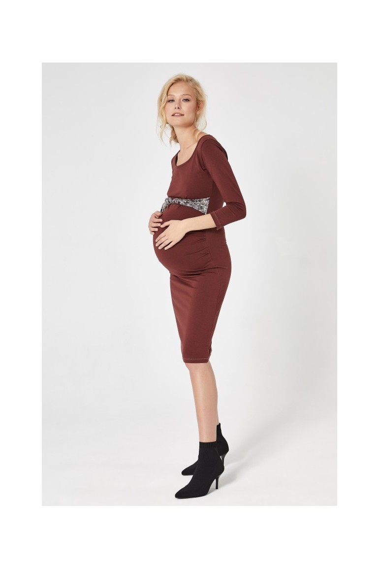 CM4723 Sukienka ciążowa z ozdobnym wiązaniem - bordowa