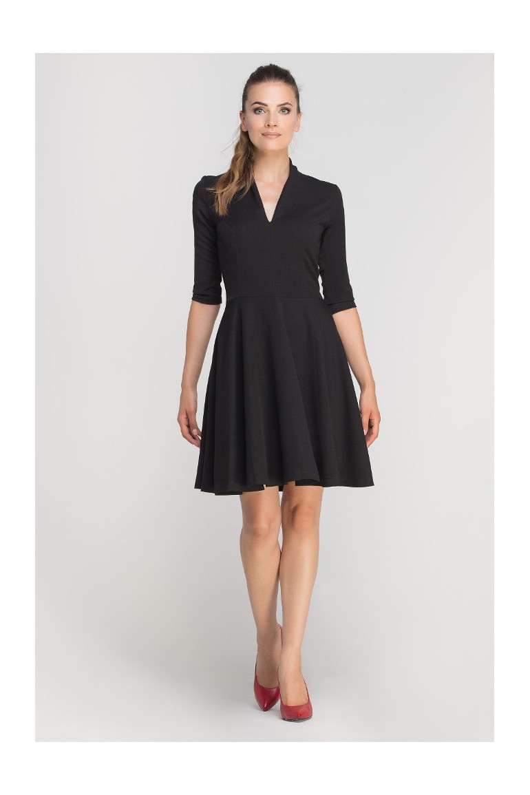 CM3363 Elegancka rozkloszowana sukienka z dekoltem - czarna