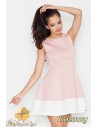 Rozkloszowana sukienka z pasem w kontrastowym kolorze - różowa