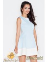 Rozkloszowana sukienka z pasem w kontrastowym kolorze - niebieska