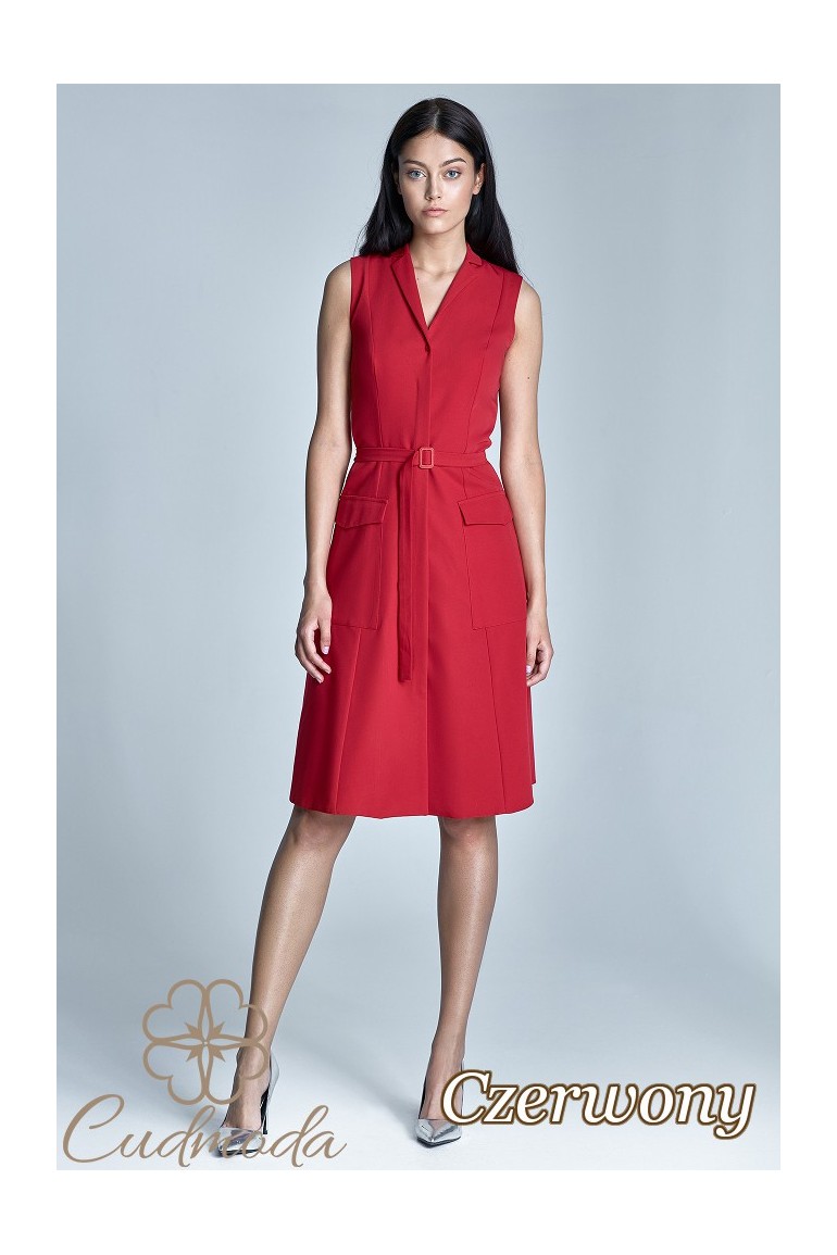 CM2588 Elegancka sukienka z kieszeniami i przewiązana w pasie - czerwona