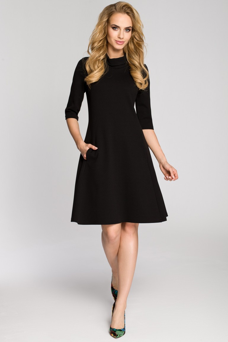 CM2685 Zwiewna rozkloszowana sukienka midi - czarna