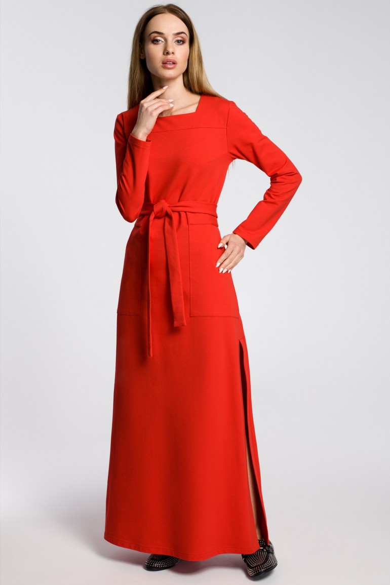CM3582 Sukienka maxi z rozcięciem na udo - czerwona
