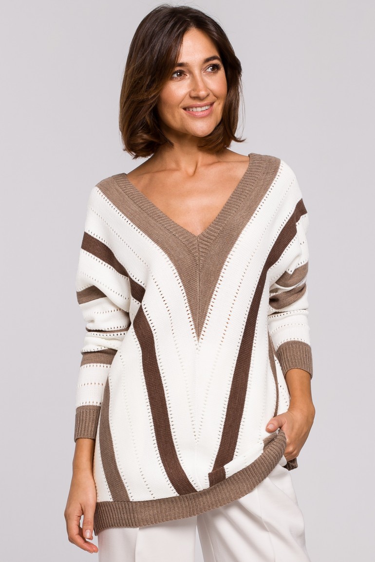 CM5177 Sweter w serek - brązowy