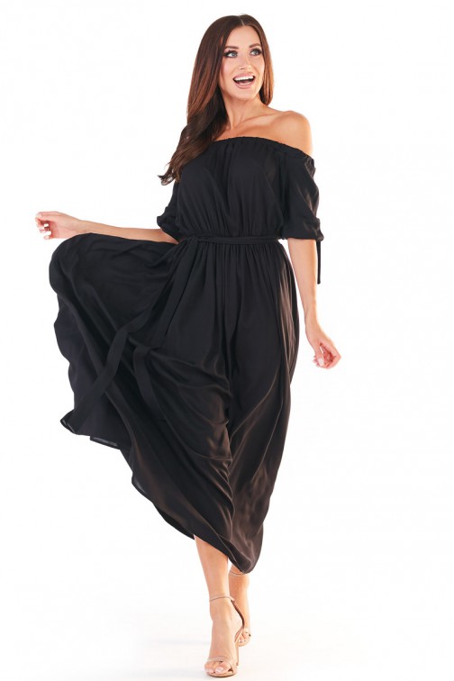 CM5388 Zwiewna sukienka maxi z odkrytymi plecami - czarna