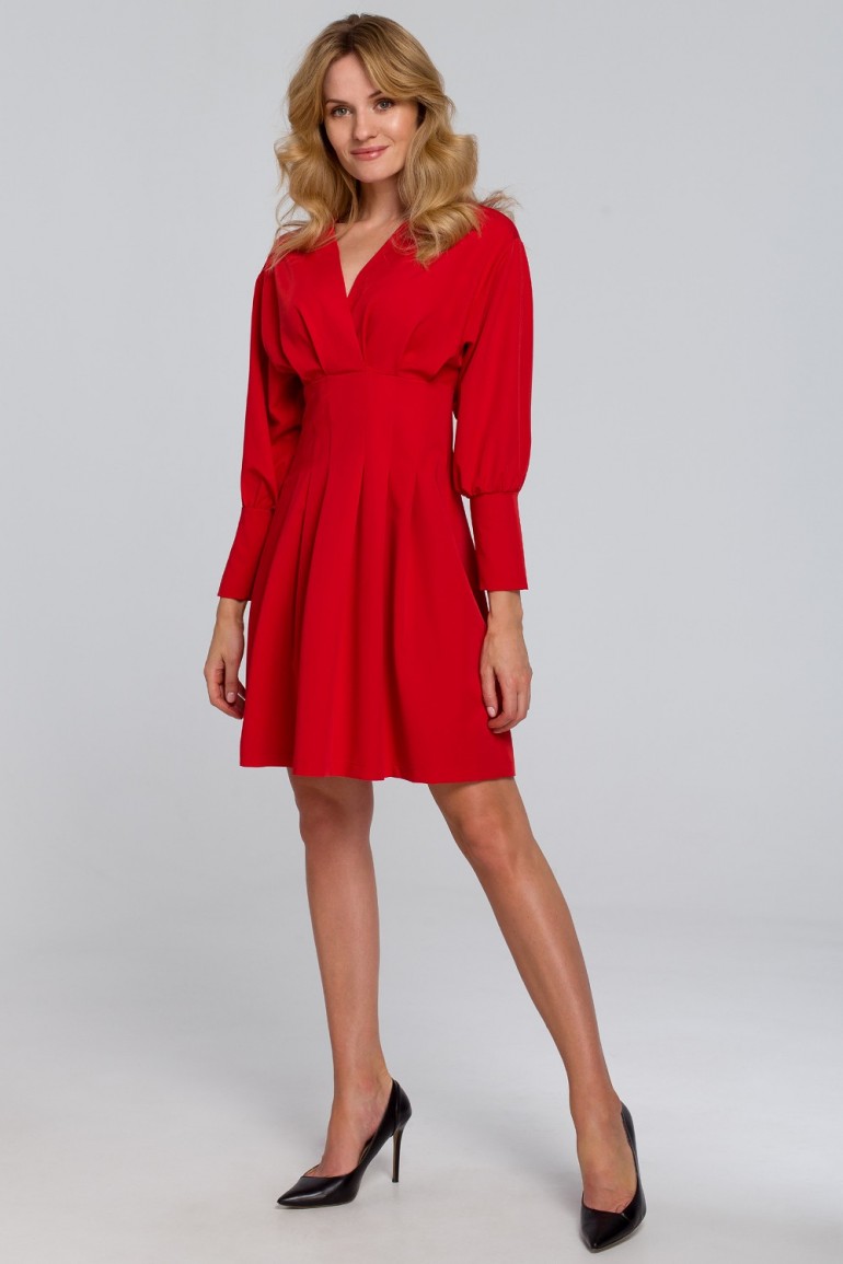 CM5464 Sukienka z rozkloszowanymi zakładkami - czerwona