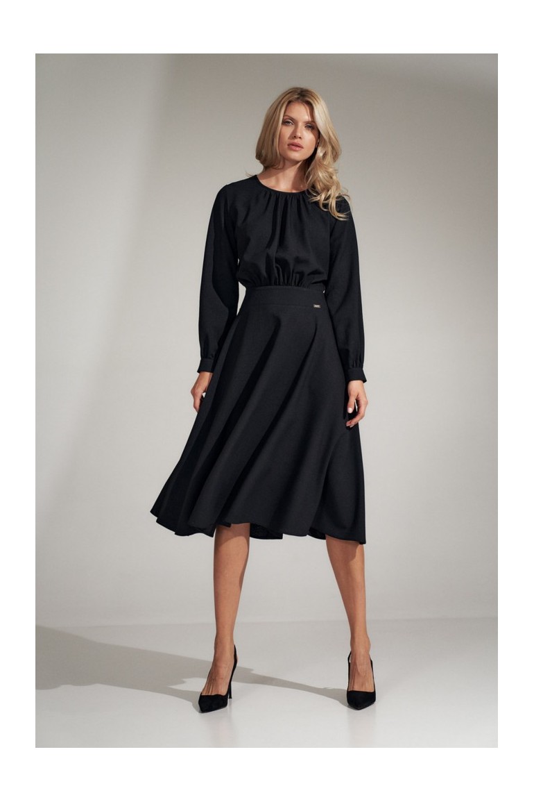 CM5792 Rozkloszowana sukienka midi z marszczonym rękawem - czarna