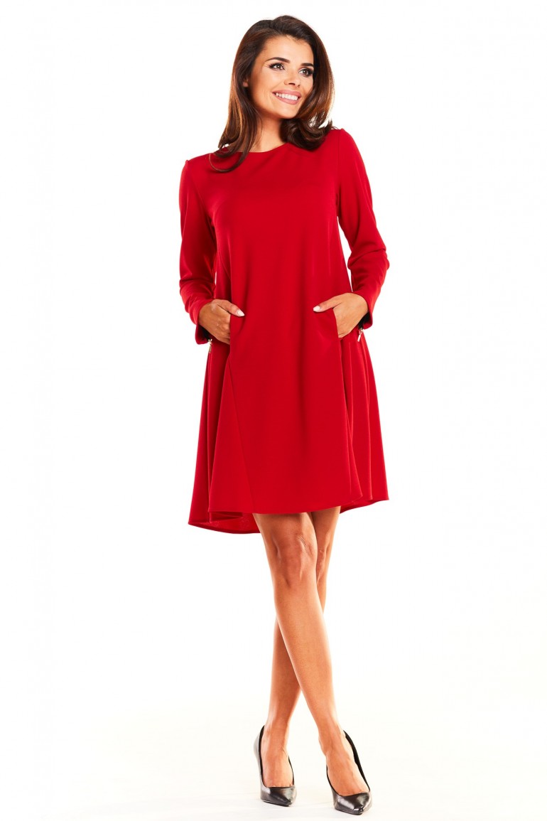 CM3941 Trapezowa sukienka biurowa - czerwona
