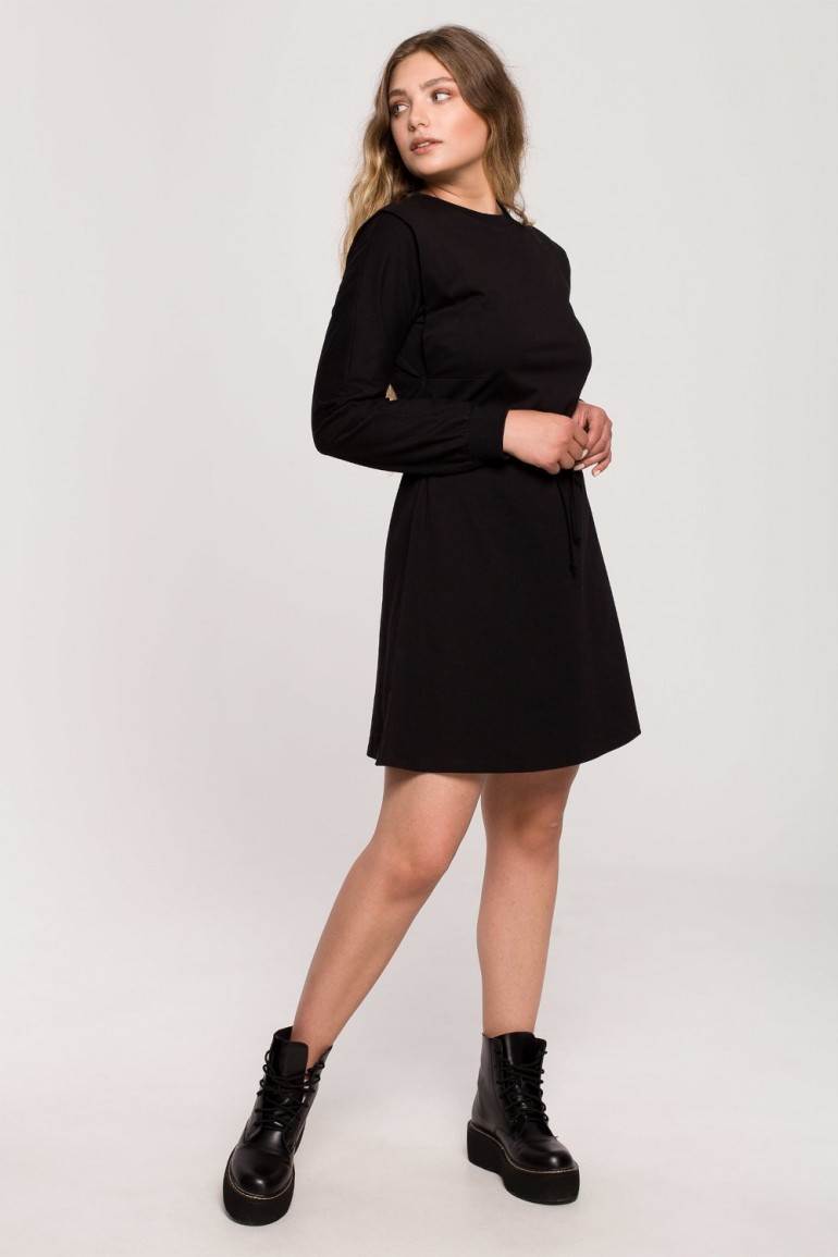 CM6205 Sukienka rozkloszowana mini z wiązaniem - czarna