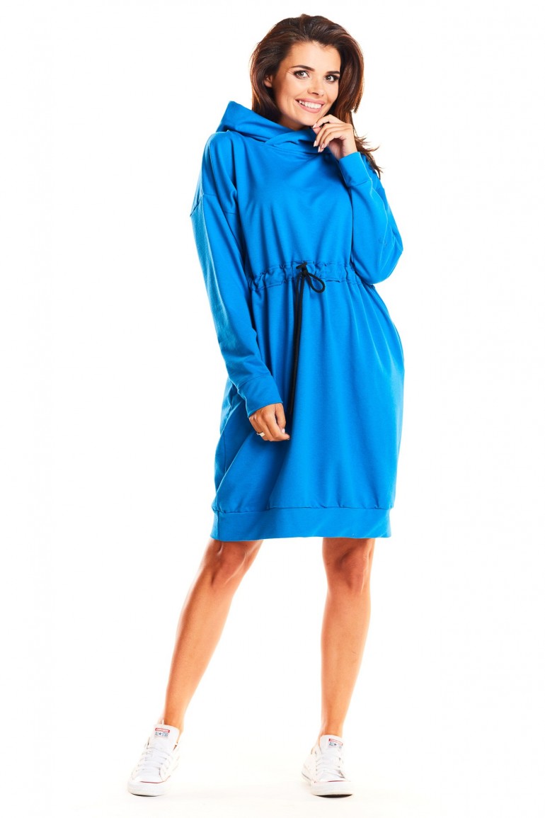 CM3964 Dresowa sukienka z kapturem przewiązana w pasie - niebieska