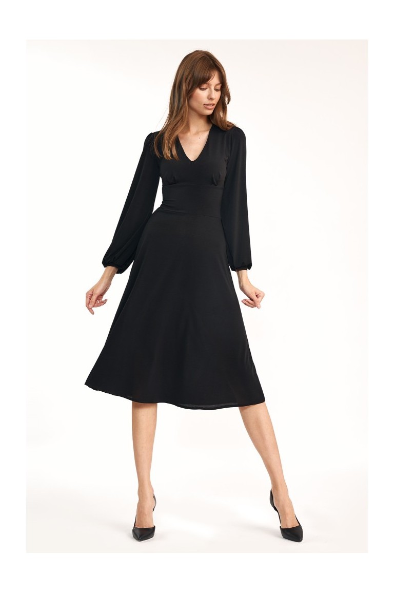 CM6104 Klasyczna trapezowa sukienka - czarna