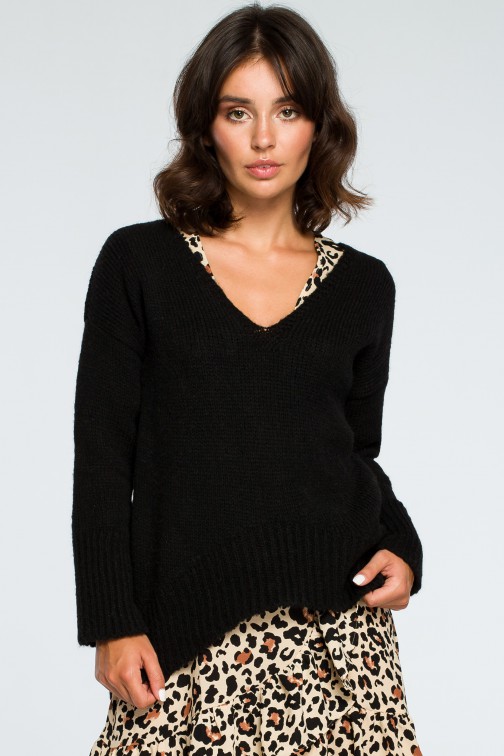 CM3999 Asymetryczny sweter z głębokim dekoltem - czarny