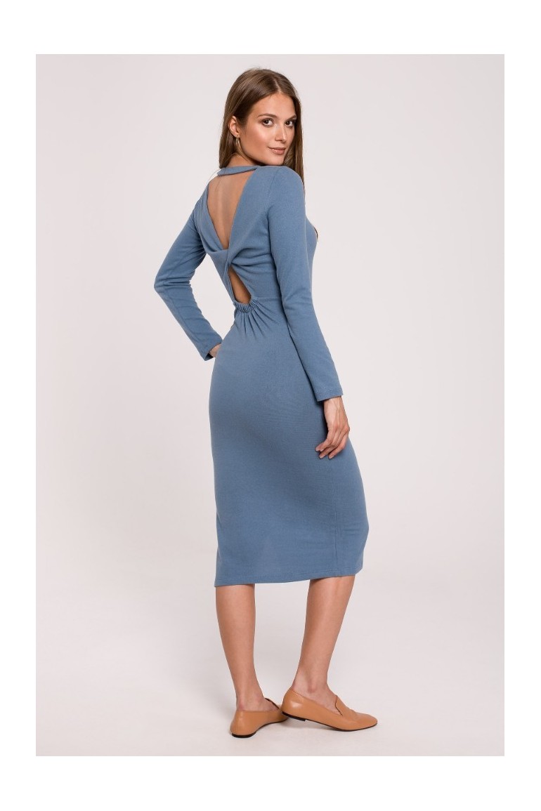 CM6269 Sukienka sweterkowa z przeplotem na plecach - niebieska