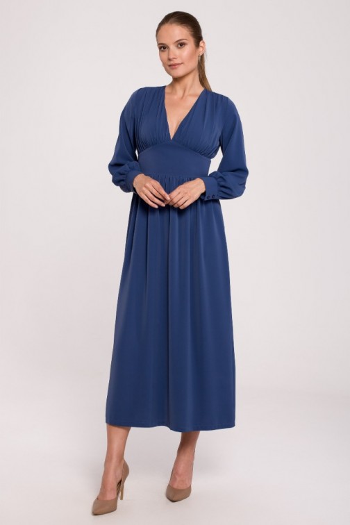 CM6277 Sukienka maxi dopasowana w talii z dekoltem V - niebieska