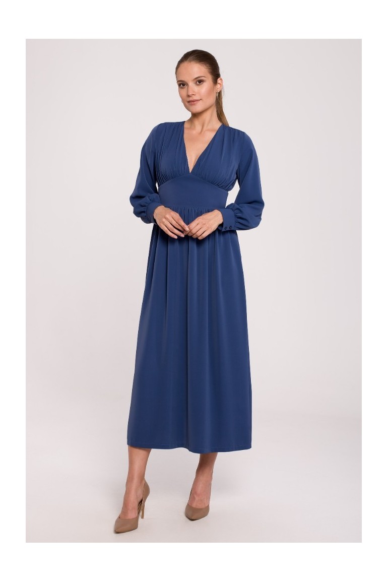 CM6277 Sukienka maxi dopasowana w talii z dekoltem V - niebieska