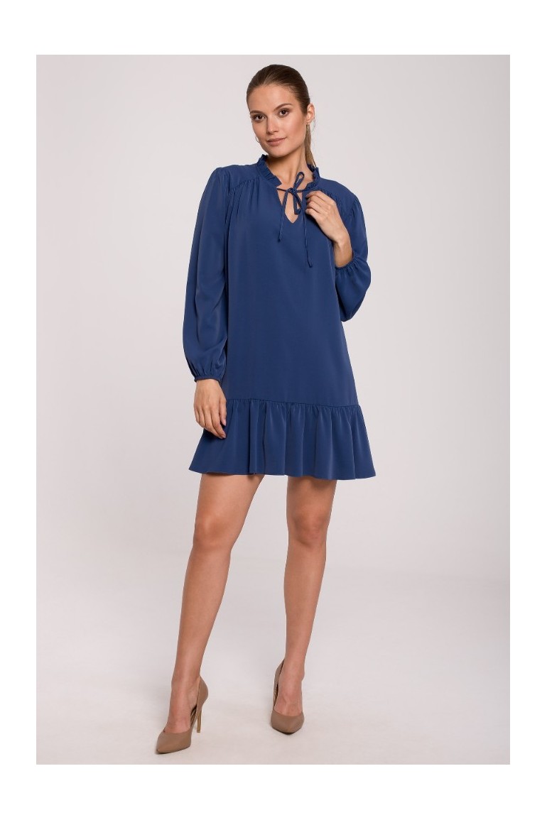 CM6279 Gładka sukienka oversize z falbaną - niebieska