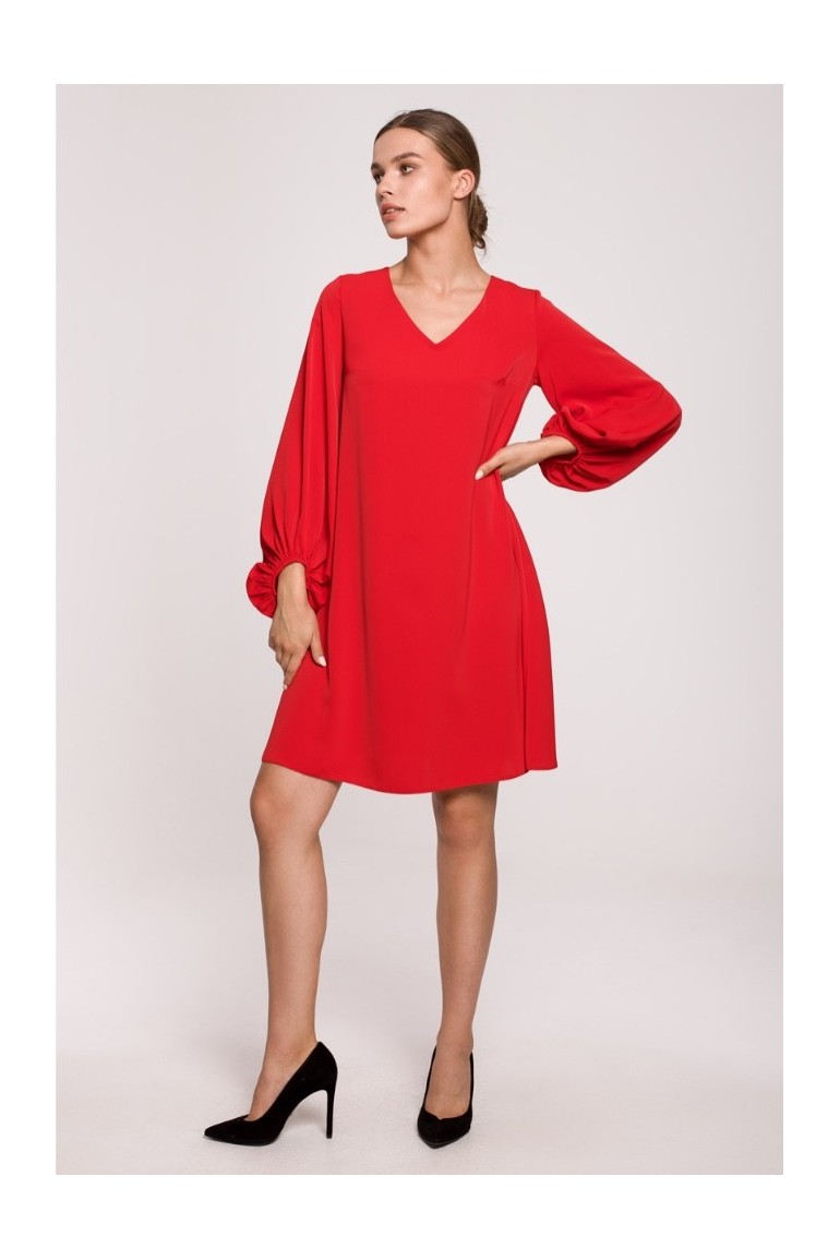 CM6285 Sukienka z szerokimi rękawami i dekoltem - czerwona