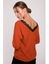 Sweterek z dekoltem wykończonym koronką - rudy
