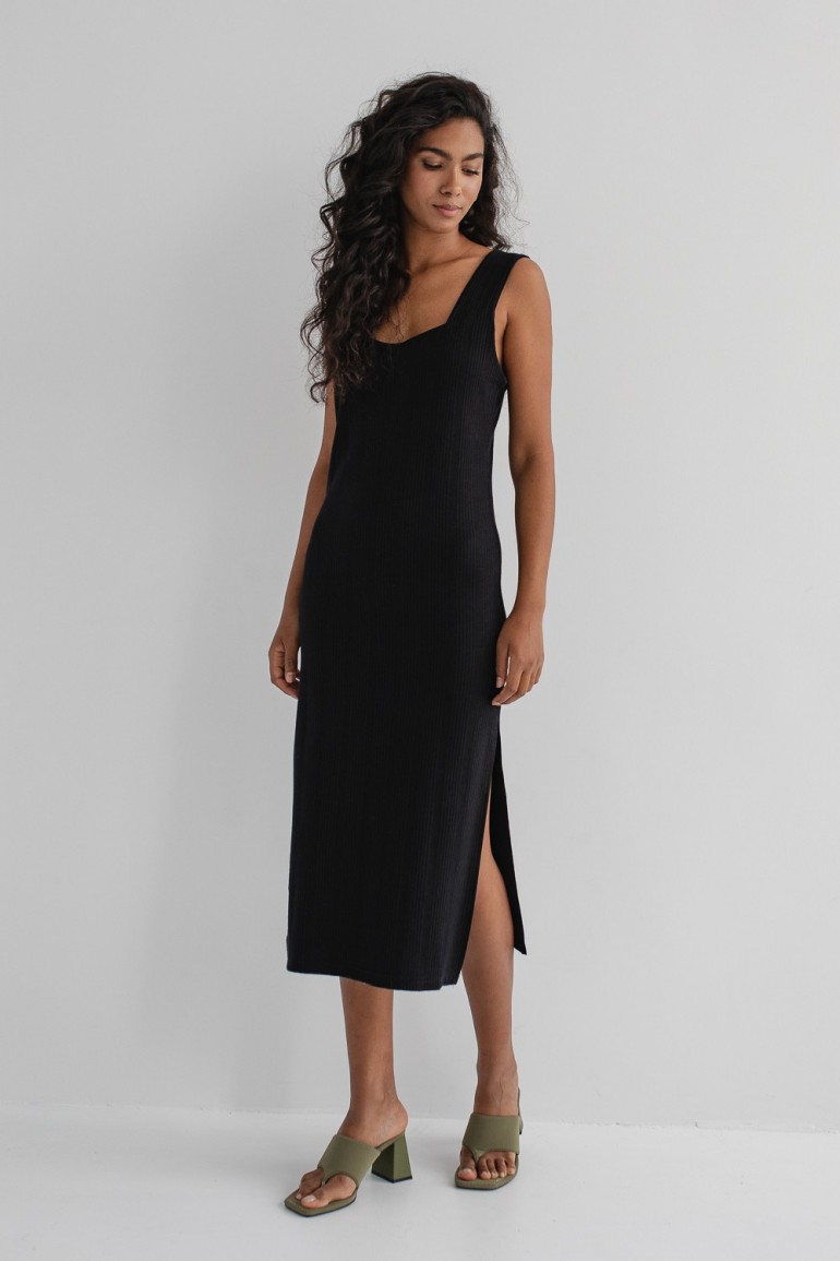CM6712 Dopasowana sukienka z rozcięciem - czarna