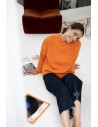 Sweter damski z kapturem - jasnopomarańczowy