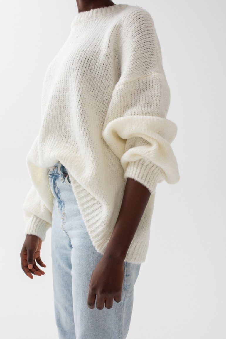CM6737 Sweter oversize z bufiastymi rękawami - ecru