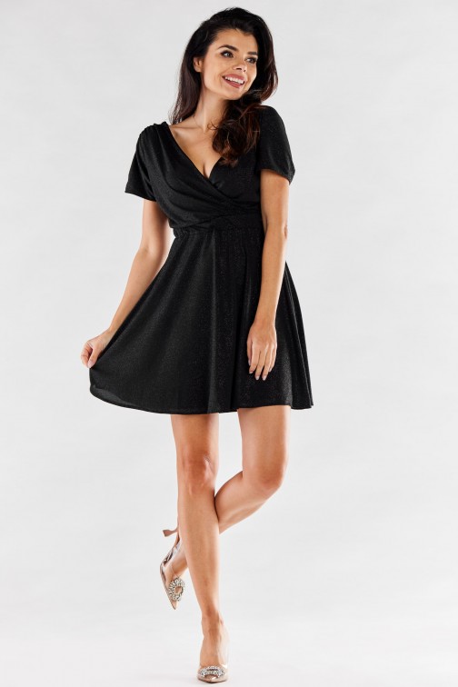CM7047 Rozkloszowana sukienka z kopertową górą - czarna