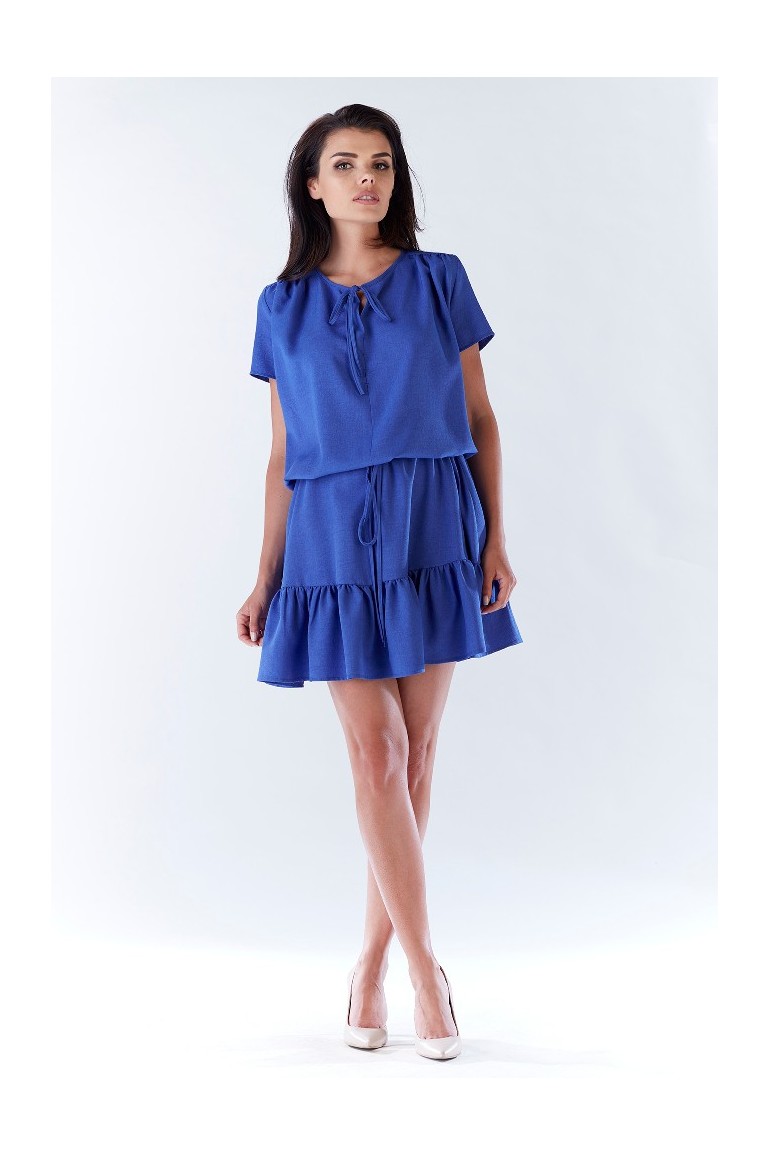 CM3209 Kobieca sukienka z wiązaniem w pasie - niebieska