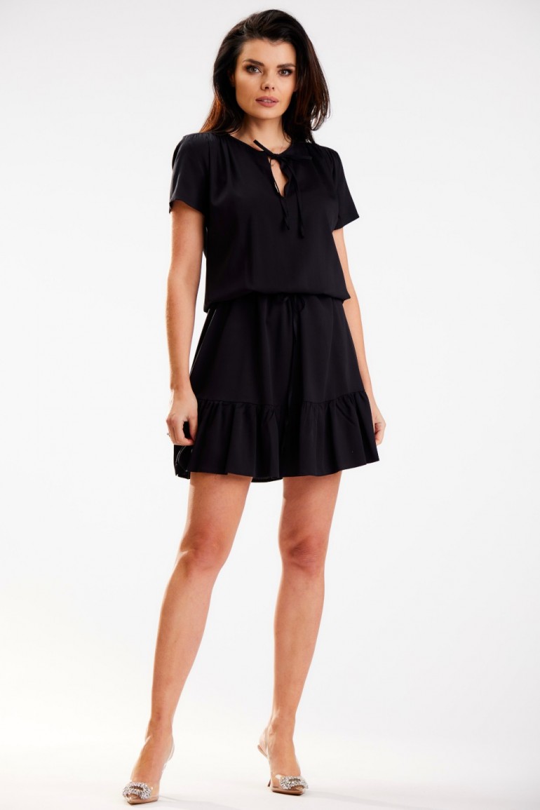 CM7121 Zwiewna sukienka mini z falbaną - czarna