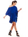 Sukienka oversize z opadającym ramieniem - niebieska
