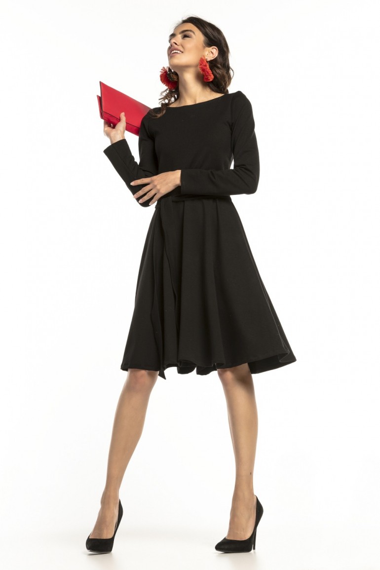 CM7456 Elegancka sukienka rozkloszowana z wiązaniem - czarna
