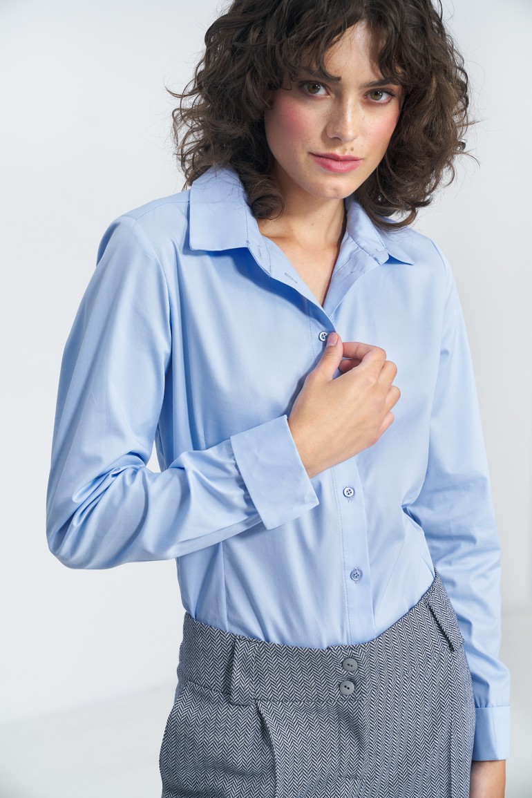 CM7469 Elegancka koszula damska z kołnierzykiem - błękitna